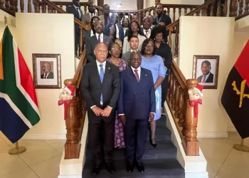 Ministro Téte António reúne-se com missão diplomática acreditada na África do Sul