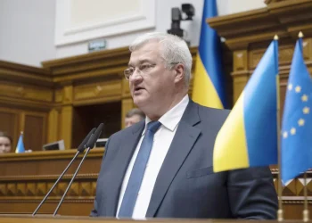 Chefe da diplomacia de Kiev chama “criminoso de guerra” a homólogo russo