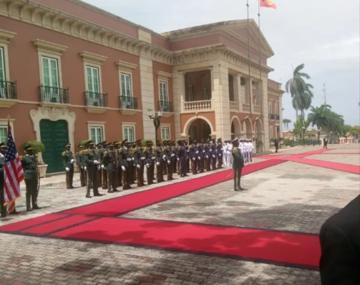 Joe Biden será recebido dentro de instante no Palácio da Cidade Alta