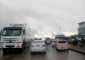 Chuva em Luanda deixa vias intransitáveis