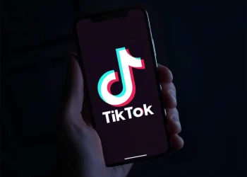 Albânia proíbe TikTok por um ano depois  de morte de adolescente às mãos de colega