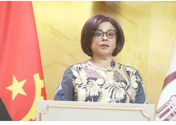 Carolina Cerqueira reafirma papel da Assembleia Nacional na defesa do Estado democrático de direito