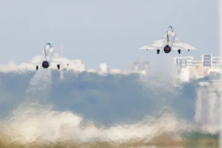 Taiwan insta Pequim a “pôr imediatamente termo” à sua “intimidação militar”