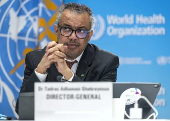 Tedros diz não ter morrido  por pouco durante ataque  a aeroporto no Iémen
