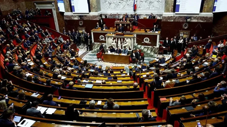 Parlamento da França deve votar sobre  derrubada do governo nesta quarta-feira