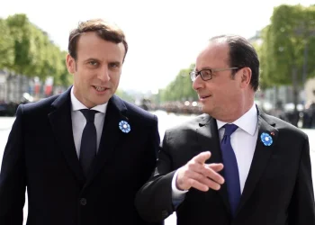 François Hollande defende que Macron  deve “terminar o mandato”