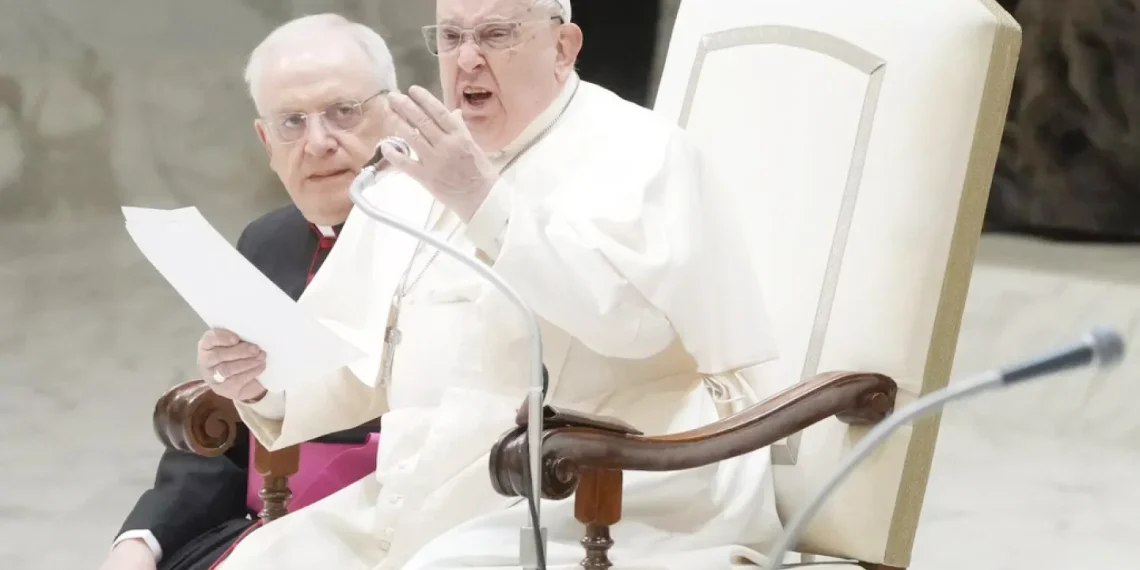 Papa Francisco: “investir dinheiro  para matar é uma loucura”