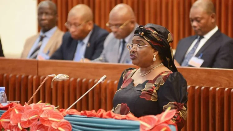 Frelimo candidata ex-ministra Margarida Talapa a presidente do Parlamento