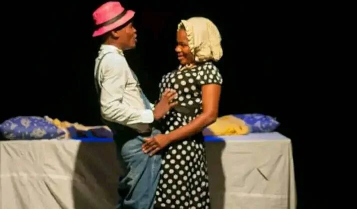 Peça “Casados e Cansados” abre mês do amor no Elinga Teatro