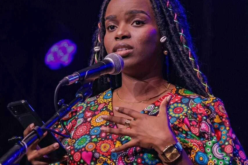 Poetisa Luzineide Tomás anima “Recital Intimista de Poesia”