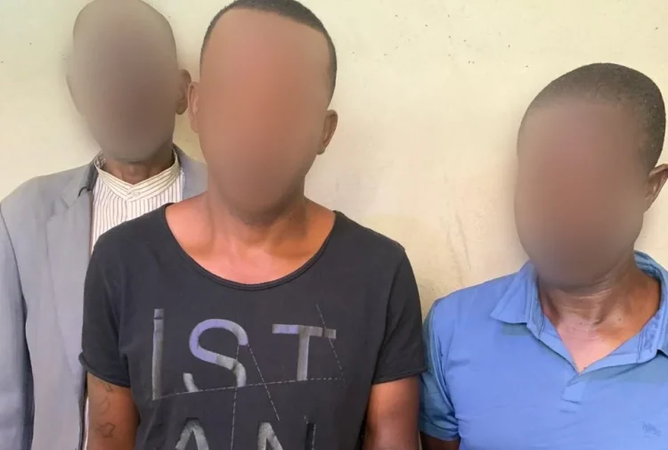 Policia na Huíla detém três cidadãos na posse de 10 pedras de diamantes