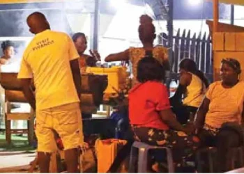 Especialistas consideram que medida de proibição de venda de bebidas alcoólicas vai formalizar o negócio