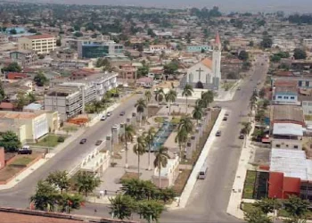 Novas administrações municipais em cabinda começam a funcionar em instalações improvisadas