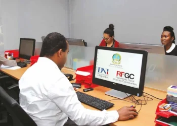 Funcionários público com novos salários a partir deste mês