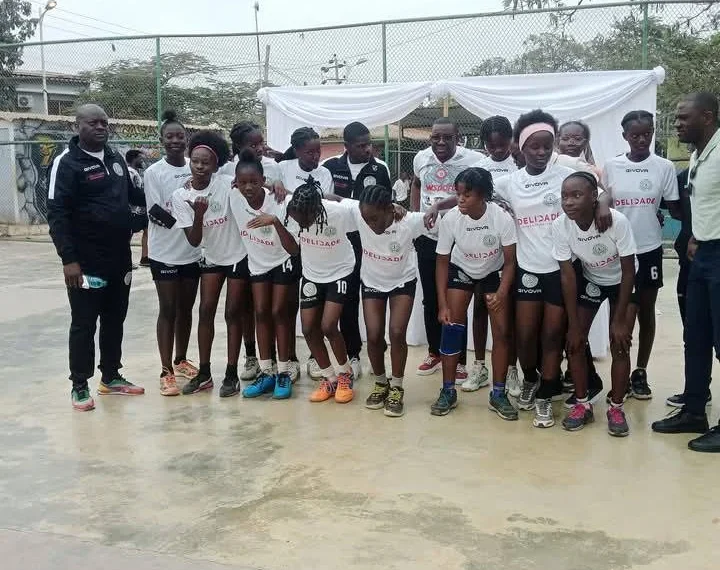 Governador de Luanda presta homenagem a Macovi Sport Clube
