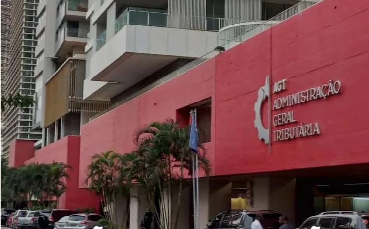 Direcção de Arrecadação de Receitas da AGT na mira do SIC