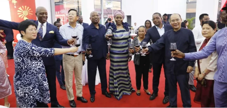 China reforça laços estratégicos com Angola na celebração do ano novo chinês
