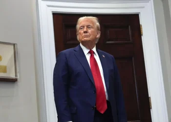 Trump provoca pânico entre  oficiais dos EUA ao decidir congelar  subsídios federais, diz mídia