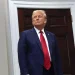 Trump provoca pânico entre oficiais dos EUA ao decidir congelar subsídios federais, diz mídia
