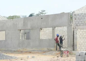 Governo e empresas unem esforços para impulsionar produção nacional de materiais de construção
