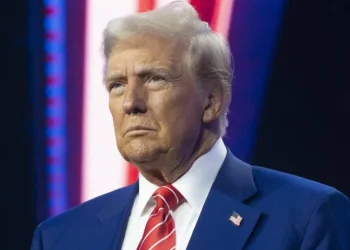 Advogados de Trump  pedem suspensão  de leitura de sentença