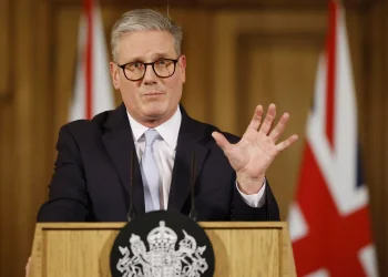 Primeiro-ministro britânico em Kiev para  assinar tratado de parceria por um século