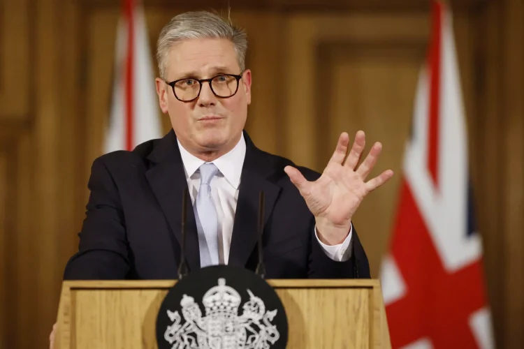 Primeiro-ministro britânico em Kiev para assinar tratado de parceria por um século