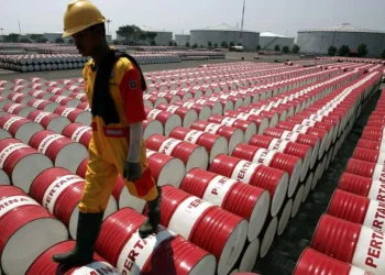 Aumento de 5 dólares no preço do petróleo é positivo para a economia angolana, considera especialista