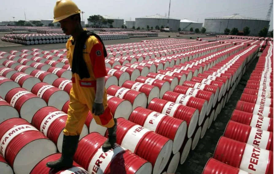 Aumento de 5 dólares no preço do petróleo é positivo para a economia angolana, considera especialista