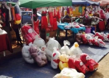 Compras de presentes agitam Luanda em dia de São Valentim