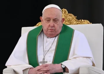 Papa continua em  estado crítico, mas já não há crise respiratória