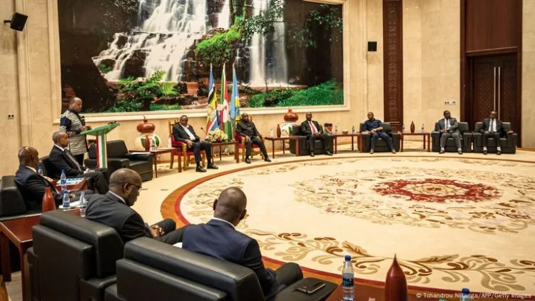 Países africanos anunciam  reunião de líderes militares  para cessar-fogo na RDC