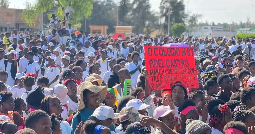 Alunos no Namibe marcham contra abuso sexual e assédio nas escolas
