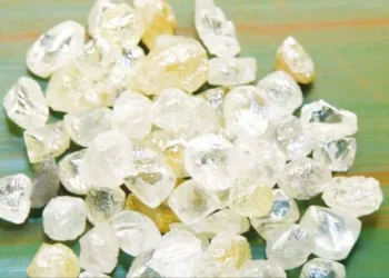 Angola estuda possibilidades de exploração de diamantes no mar