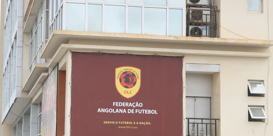 FAF “eterniza” prémios com nomes de antigos árbitros Adão Simão, Manuel Pimentel e Dionísio de Almeida