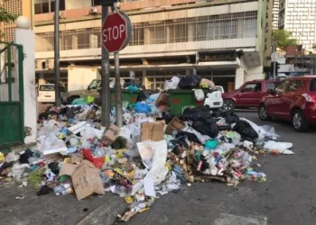 Ó nauseabundo lixo