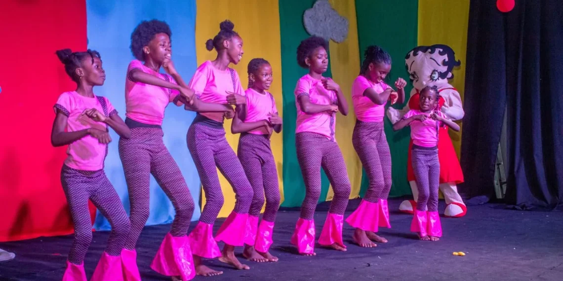 Rubrica “Candengues no Palácio” leva crianças ao palco  para apresentações artísticas