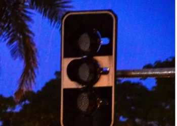 Carta do leitor:Semáforos apagados pela cidade