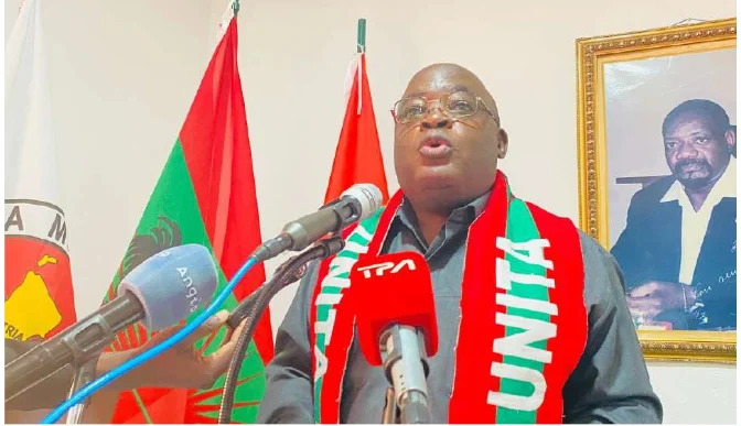 UNITA defende despartidarização da história de Angola