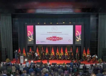 Académicos defendem que a trajectória constitucional angolana é marcada por transacções políticas e transformações estruturais