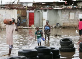 Chuva em Luanda desaloja 374 famílias