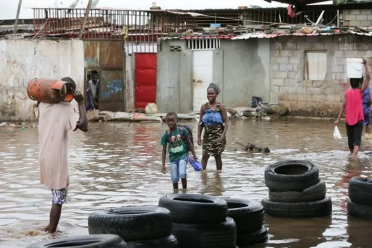 Chuva em Luanda desaloja 374 famílias