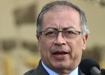 Presidente da Colómbia pede demissão de todos os ministros