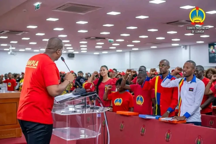 Comité Nacional da JMPLA reunido em Luanda