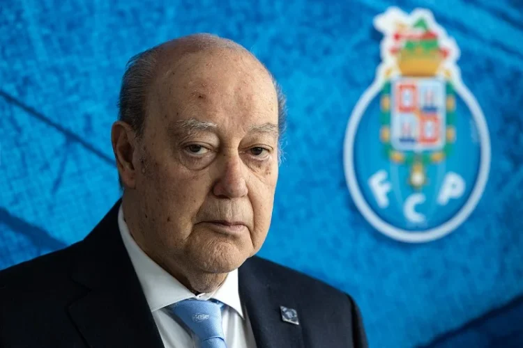 Pinto Da Costa enluta FC do Porto