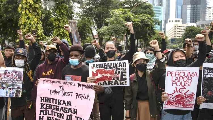 Milhares protestam na Indonésia contra lei que militariza o Estado