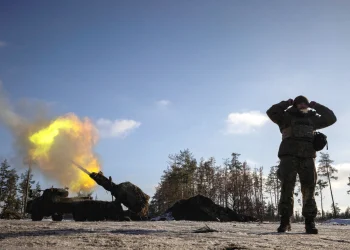 Kiev mantém ataques contra a Rússia  até ser alcançado um acordo
