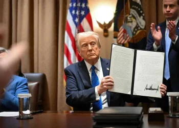 Trump adverte Irão sobre consequências militares  se negociações directas forem rejeitadas