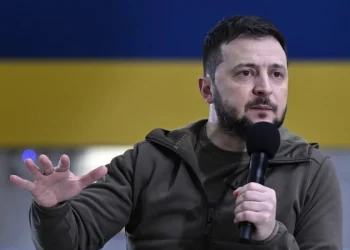Zelensky pode perder mais se não fizer  concessões territoriais agora, diz analista