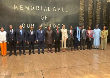 Ministro Téte António reúne com comissário para Assuntos de Paz da União Africana